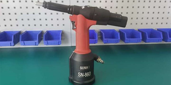 氣動(dòng)拉鉚螺母槍拉好不退絲怎么解決呢？