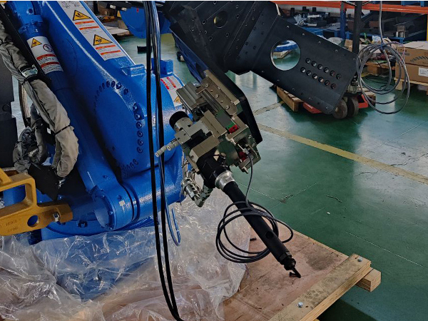 機器人自動拉鉚設(shè)備