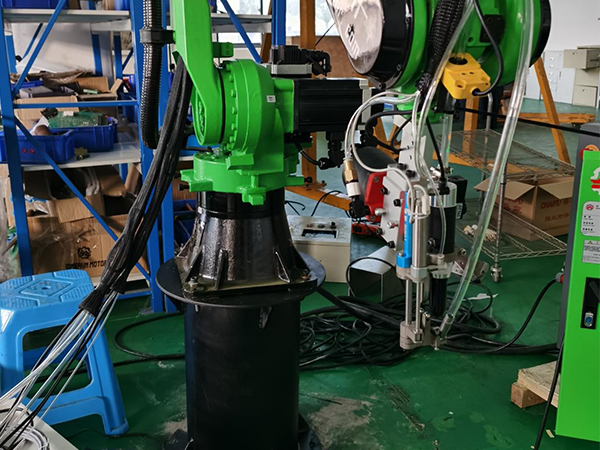 鑫宏仁采購速耐自動拉釘機(jī)自動送料機(jī)臺