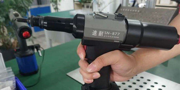 氣動(dòng)拉鉚螺母槍按下開(kāi)關(guān)不旋轉(zhuǎn)是什么原因