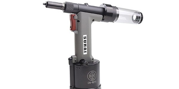 加工改造人字梯，牢固可靠，抽芯鉚釘及鉚釘槍板材之間鉚接