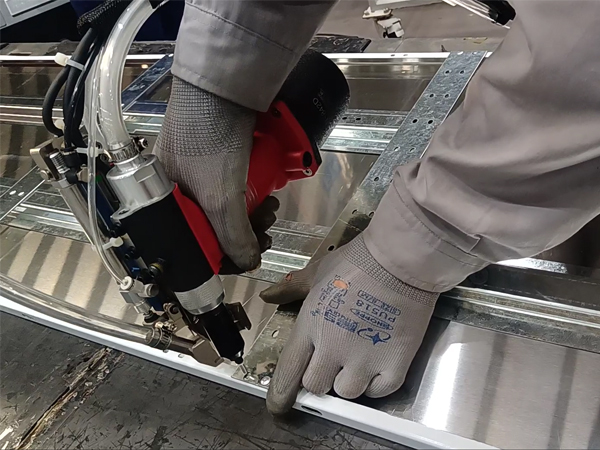 喜報(bào)！現(xiàn)代電梯和嘉佑佳速耐鉚接達(dá)成合作